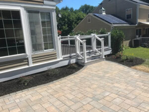 Deck & Screened Porch 10