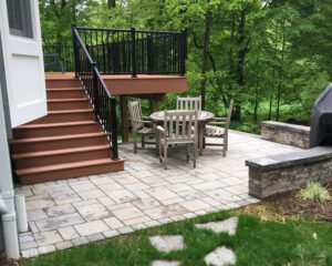 Deck & Screened Porch 13