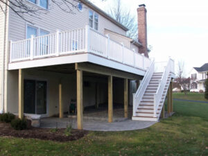 Deck & Screened Porch 18