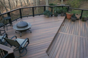 Deck & Screened Porch 25