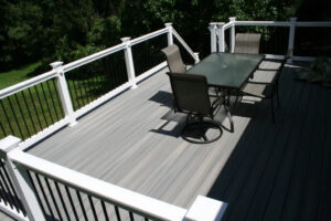 Deck & Screened Porch 32