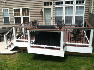 Deck & Screened Porch 33