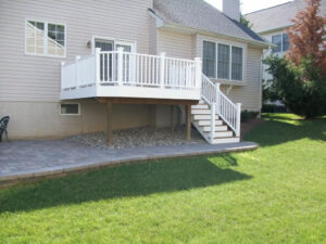 Deck & Screened Porch 39